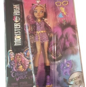 NEW Monster High Clawdeen Wolf Doll  Figure Toys Mattel 2022 with Crescent cat